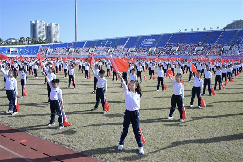 11月27日,柳州市景行小学教育集团在成立118周年之际,成功举办首届“万人体育嘉年华”活动点燃校园体育运动激情2.jpg