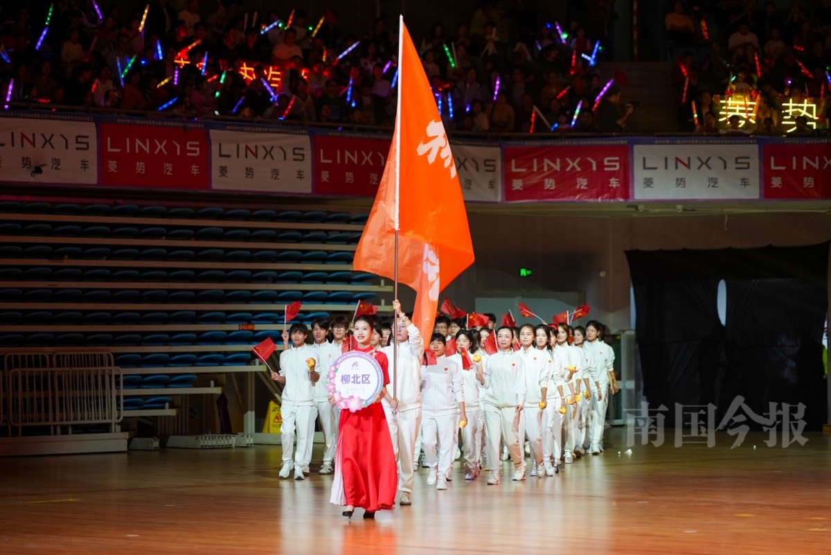代表团入场4-南国今报-黄真真.jpg